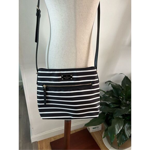 Kate spade crossbody stripped bag 9.5x11.5 - Picture 1 of 6